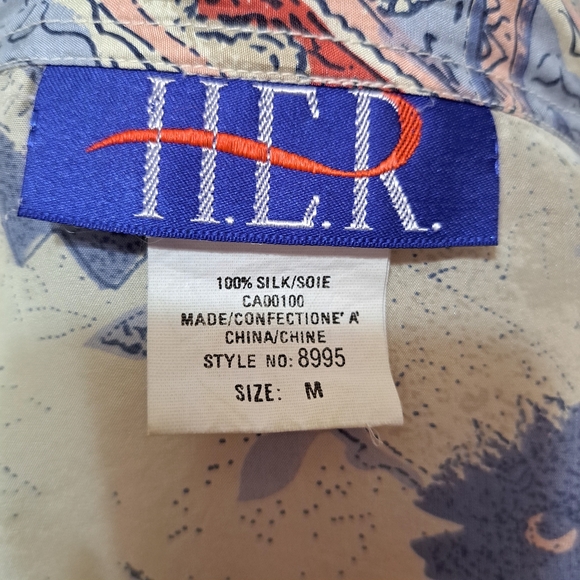 Vintage 100% Silk Rare Find - Picture 2 of 11